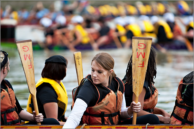 IMAGE: http://images2.fotop.net/albums2/isp/2008dragonboats/6K2J2681.jpg