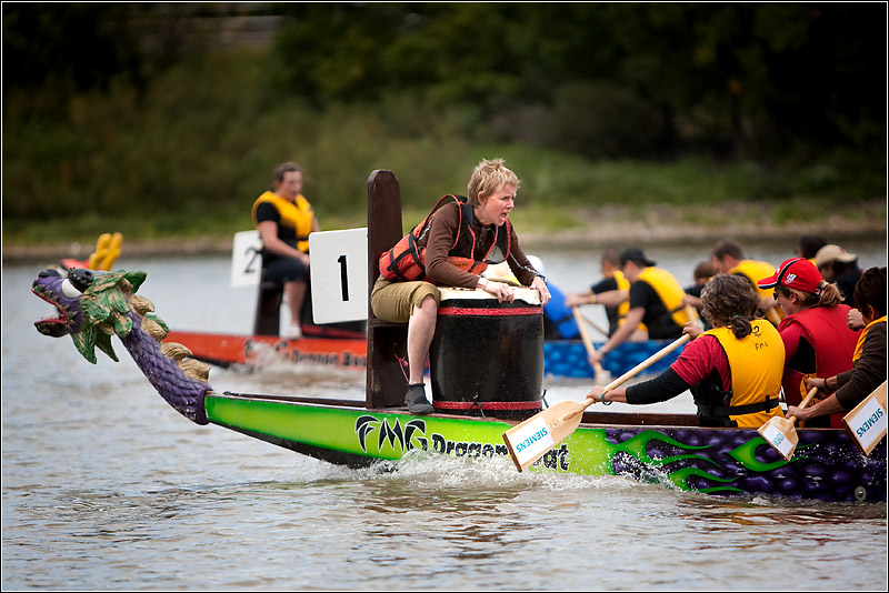 IMAGE: http://images2.fotop.net/albums2/isp/2008dragonboats/6K2J2793.jpg