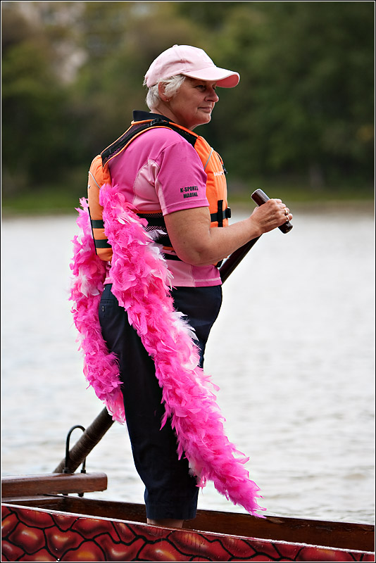 IMAGE: http://images2.fotop.net/albums2/isp/2008dragonboats/6K2J2812.jpg