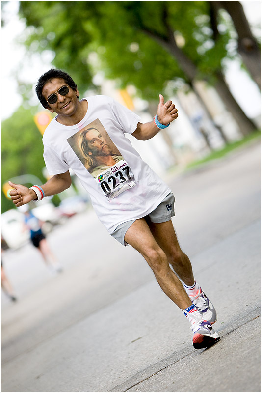 IMAGE: http://images2.fotop.net/albums2/isp/marathon2008/6K2J1990.jpg