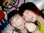 we r enjoyin da cake.